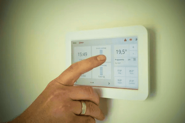 Smart Thermostats & AC Automation Smart Thermostats & AC Automation in homes